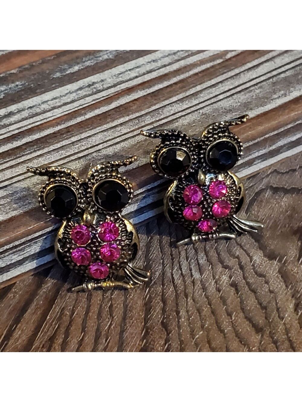 Angry Owl Bronze Vintage 90s Y2K New Crystal Earrings Magenta Pink